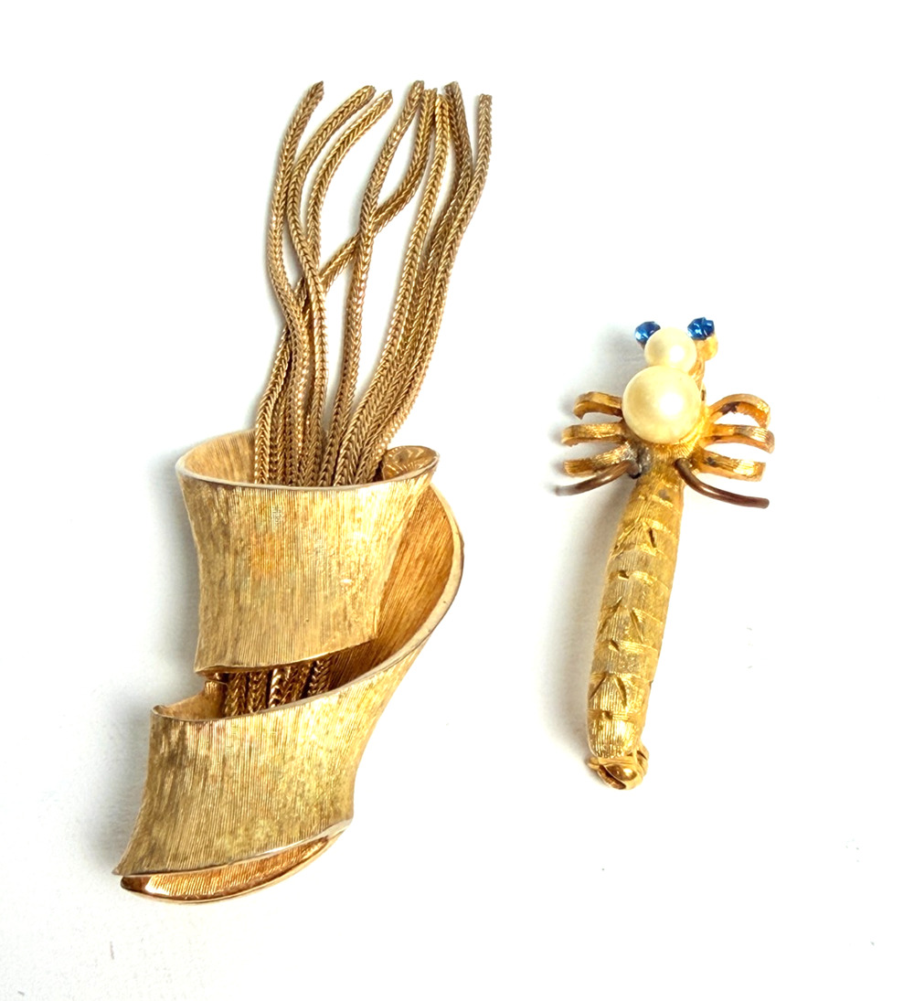 Vintage Gold Tone Kramer Brooches Pins Abstract Flower & Dragonfly Bug 2pc 70s